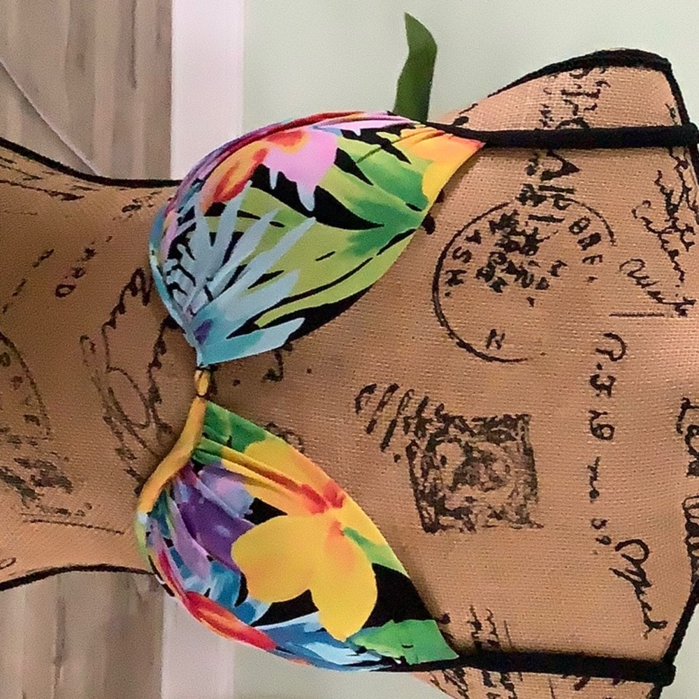 Colorful Floral push-up Bikini Top. High quality, In great condition.